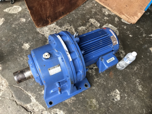ขายมอเตอร์เกียร์ Cycro drive Sumitomo 5HP. 380V อัตราทด 1:87 made in Japan เพลาออกประมาณ 16รอบต่อนาที รุ่นหัวใหญ่แรงบิดเยอะ สภาพสวยมากหมุนนิ่ม พร้อมใช้งาน ราคา 14,000 บาท