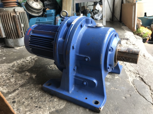 ขายมอเตอร์เกียร์ Cycro drive Sumitomo 5HP. 380V อัตราทด 1:87 made in Japan เพลาออกประมาณ 16รอบต่อนาที รุ่นหัวใหญ่แรงบิดเยอะ สภาพสวยมากหมุนนิ่ม พร้อมใช้งาน ราคา 14,000 บาท