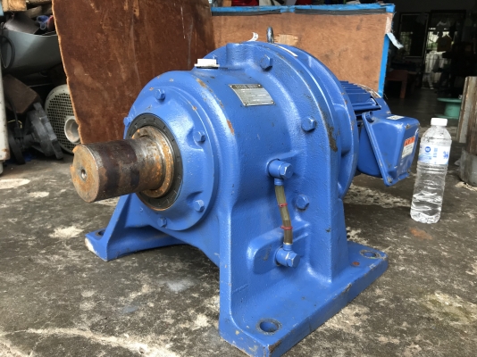 ขายมอเตอร์เกียร์ Cycro drive Sumitomo 5HP. 380V อัตราทด 1:87 made in Japan เพลาออกประมาณ 16รอบต่อนาที รุ่นหัวใหญ่แรงบิดเยอะ สภาพสวยมากหมุนนิ่ม พร้อมใช้งาน ราคา 14,000 บาท