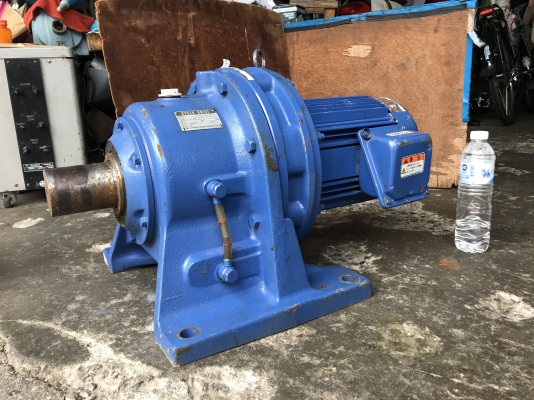 ขายมอเตอร์เกียร์ Cycro drive Sumitomo 5HP. 380V อัตราทด 1:87 made in Japan เพลาออกประมาณ 16รอบต่อนาที รุ่นหัวใหญ่แรงบิดเยอะ สภาพสวยมากหมุนนิ่ม พร้อมใช้งาน ราคา 14,000 บาท
