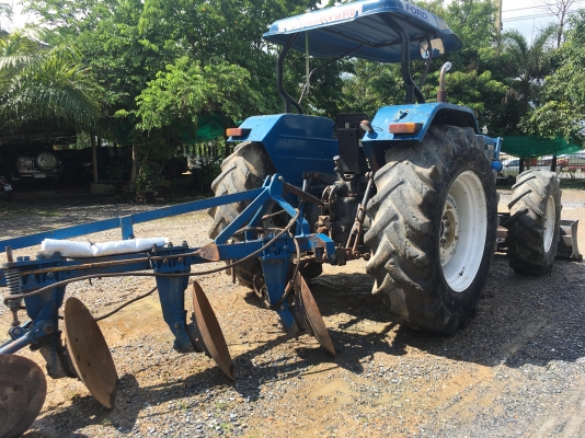 ขายรถไถฟอร์ด 2 เพลา รุ่น 7810 สนใจโทร. 080-6779559  IDไลน์ 0806779559