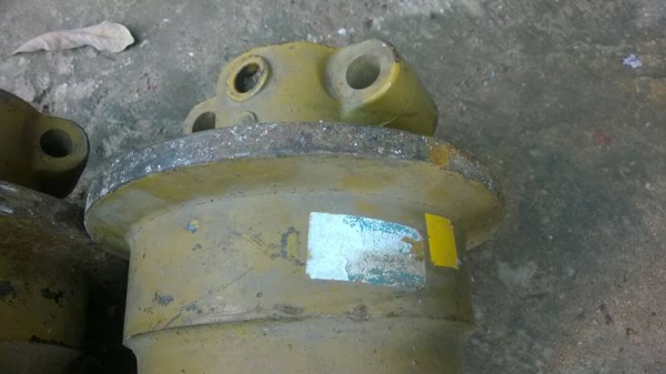 ลูกรอก-TRACK-ROLLER-โรลเลอร์