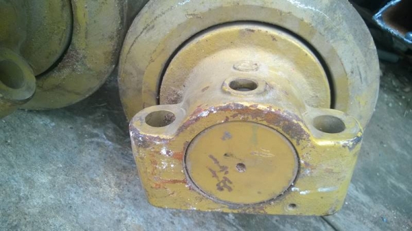 ลูกรอก-TRACK-ROLLER-โรลเลอร์