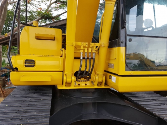 ขายรถแบคโฮ KOMATSU PC130-8 ใช้งาน 6 พันชั่วโมง สภาพนางงามจักรวาล ขายรถแบคโฮ KOMATSU PC130-8 ใช้งาน 6 พันชั่วโมง สภาพนางงามจักรวาล