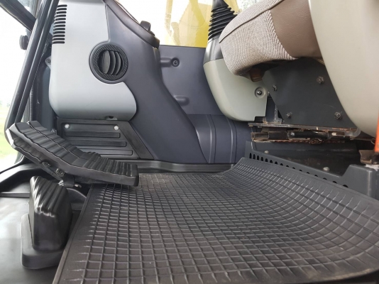 ขายรถแบคโฮ KOMATSU PC130-8 ใช้งาน 6 พันชั่วโมง สภาพนางงามจักรวาล ขายรถแบคโฮ KOMATSU PC130-8 ใช้งาน 6 พันชั่วโมง สภาพนางงามจักรวาล