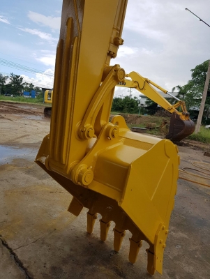 ขายรถแบคโฮ KOMATSU PC130-8 ใช้งาน 6 พันชั่วโมง สภาพนางงามจักรวาล ขายรถแบคโฮ KOMATSU PC130-8 ใช้งาน 6 พันชั่วโมง สภาพนางงามจักรวาล