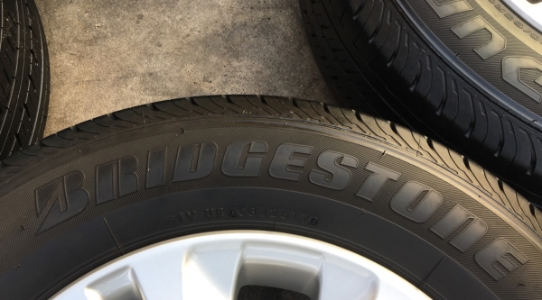 ล้อแม็ก Toyota Revo ขอบ 16 พร้อมยาง Bridgestone 215-65-16 ปี 17