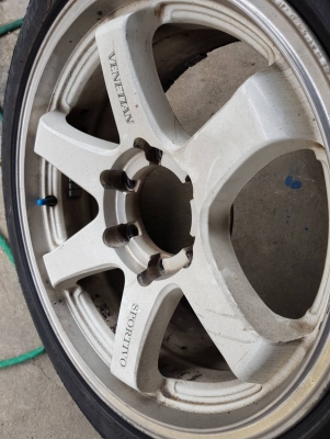 ขายแม็ก17นิ้ว 6รู พร้อมยาง ขายแม็ก17นิ้ว 6รู พร้อมยาง