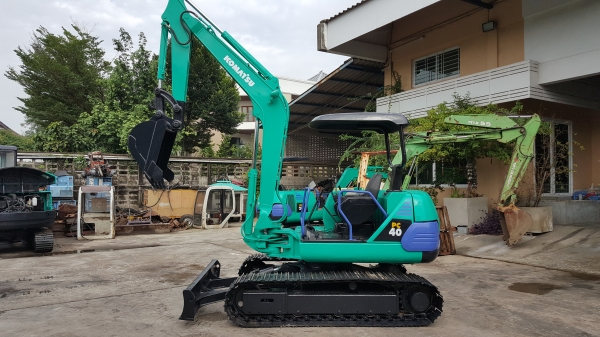 ขาย รถขุด KOMATSU รุ่น PC40-7- มือสองญี่ปุ่น แทรกเหล็ก สลัก บูทเอวแน่น 100\% สวยพร้อมใช้งาน มือถือ 0818753444
