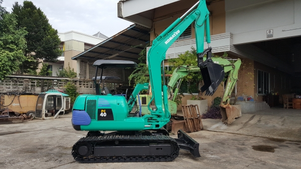 ขาย รถขุด KOMATSU รุ่น PC40-7- มือสองญี่ปุ่น แทรกเหล็ก สลัก บูทเอวแน่น 100\% สวยพร้อมใช้งาน มือถือ 0818753444