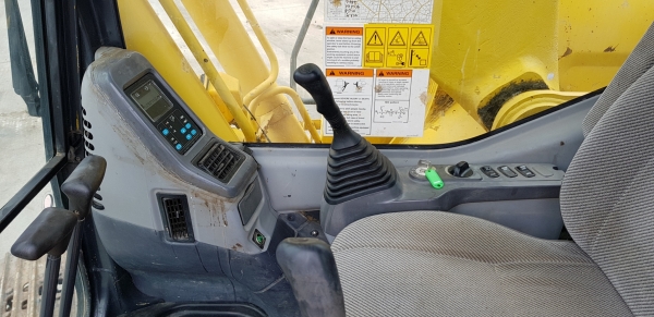 ขายรถแบ็คโฮ KOMATSU PC200-7 ใช้งาน 9 พันชั่วโมง รถสวย สภาพดี พร้อมใช้งาน