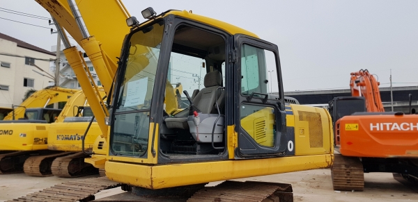 ขายรถแบ็คโฮ KOMATSU PC200-7 ใช้งาน 9 พันชั่วโมง รถสวย สภาพดี พร้อมใช้งาน