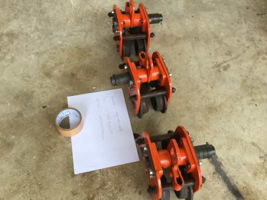 ขายรอกวิ่งราง(ค้างคาว)ญี่ปุ่น สภาพ 95\% ใช้งานได้ปกติ ยี่ห้อ VITAL 0.5 ตัน 11 ตัวราคา 1800 บาท ช้าง ขนาด 1 ตัน 3 ตัว ตัวละ 2500 บาท