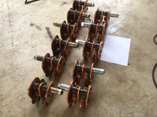 ขายรอกวิ่งราง(ค้างคาว)ญี่ปุ่น สภาพ 95\% ใช้งานได้ปกติ ยี่ห้อ VITAL 0.5 ตัน 11 ตัวราคา 1800 บาท ช้าง ขนาด 1 ตัน 3 ตัว ตัวละ 2500 บาท