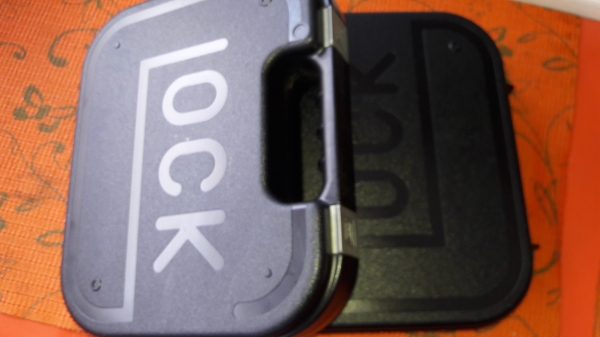 กล่องเก็บปืน GLOCK แท้ ๆ มาพร้อมปืน สวยๆ 550 บาท ต่ออัน (รวมส่ง) มี 2กล่อง กล่องเก็บปืน GLOCK แท้ ๆ มาพร้อมปืน สวยๆ 550 บาท ต่ออัน (รวมส่ง) มี 2กล่อง