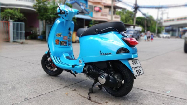 ขาย New Vespa LX150 ครับ สวยๆครับ เครื่องดีครับ ขี่กลับสบายๆครับ ของแต่งมีเยอะอยู่ครับ ต้องมาดู มาลองขี่ครับ โช้คหน้าหลัง กระจก ปั้มหน้า ไฟท้าย เหล็กจับหลัง บังโคลนหน้า รถสวยมากครับ ราคา 39,900 บาท