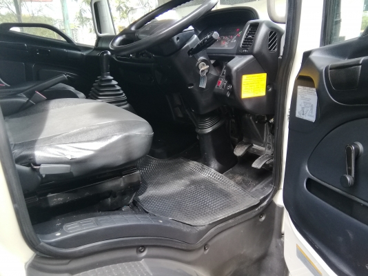 6 ล้อกลาง *EURO3* HINO *ซีรีย์500* FC9J 150 แรงม้า *คอมมอนเรว* ยาว 5.50 ม.* รถสวยเดิม+สวยจริง * รถห้างแท้ * มีเล่มพร้อมโอน *