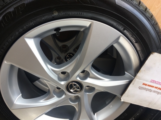 ขายล้อแม็กป้ายแดงโตโยต้า CHR ขอบ 17 ยาง 215 60 17 ปี 18 สภาพใหม่ถอดป้ายแดง