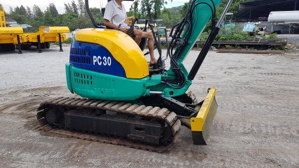 ขายรถขุดpc30mr1....หัวเจาะ70000บาทถอดขายได้