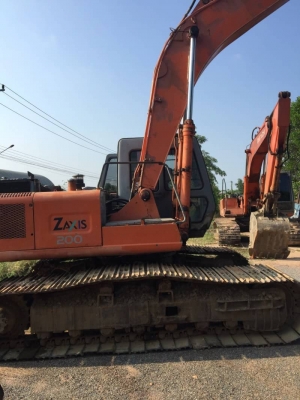 ขาย 495,000 HITACHI EX 200-1 เครื่องดี ปั้มแรง เอวแน่น ช่วงล่างสวย รถสวยพร้อมใช้ รถอยู่ กบินบุรี 090-772-3710 090-772-3708