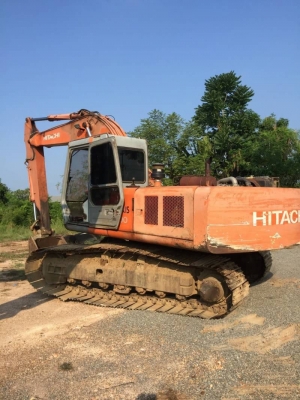 ขาย 495,000 HITACHI EX 200-1 เครื่องดี ปั้มแรง เอวแน่น ช่วงล่างสวย รถสวยพร้อมใช้ รถอยู่ กบินบุรี 090-772-3710 090-772-3708