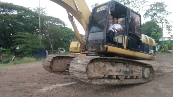 รถขุดแบ็คโฮ CAT320C สภาพดี เอกสารเล่มทะเบียน อยู่ลพบุรี ราคา1,030,000บ. สนใจ 0835601591