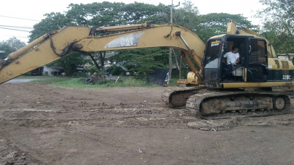 รถขุดแบ็คโฮ CAT320C สภาพดี เอกสารเล่มทะเบียน อยู่ลพบุรี ราคา1,030,000บ. สนใจ 0835601591