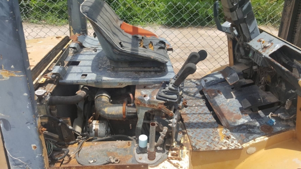 ขายตามสภาพ รถฟอร์คลิฟต์ KOMATSU 2.5 ตัน เครื่องดี เกียร์เสียขยับไม่ได้ ราคาต่อรองได้ครับ ขายตามสภาพ รถฟอร์คลิฟต์ KOMATSU 2.5 ตัน เครื่องดี เกียร์เสียขยับไม่ได้ ราคาต่อรองได้ครับ