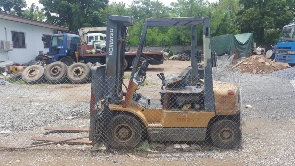 ขายตามสภาพ รถฟอร์คลิฟต์ KOMATSU 2.5 ตัน เครื่องดี เกียร์เสียขยับไม่ได้ ราคาต่อรองได้ครับ ขายตามสภาพ รถฟอร์คลิฟต์ KOMATSU 2.5 ตัน เครื่องดี เกียร์เสียขยับไม่ได้ ราคาต่อรองได้ครับ