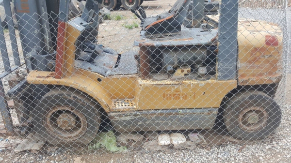 ขายตามสภาพ รถฟอร์คลิฟต์ KOMATSU 2.5 ตัน เครื่องดี เกียร์เสียขยับไม่ได้ ราคาต่อรองได้ครับ ขายตามสภาพ รถฟอร์คลิฟต์ KOMATSU 2.5 ตัน เครื่องดี เกียร์เสียขยับไม่ได้ ราคาต่อรองได้ครับ