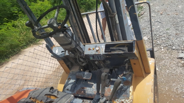 ขายตามสภาพ รถฟอร์คลิฟต์ KOMATSU 2.5 ตัน เครื่องดี เกียร์เสียขยับไม่ได้ ราคาต่อรองได้ครับ ขายตามสภาพ รถฟอร์คลิฟต์ KOMATSU 2.5 ตัน เครื่องดี เกียร์เสียขยับไม่ได้ ราคาต่อรองได้ครับ