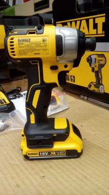 DeWALT DCF787D2 18V. ไขควงกระแทกไร้สาย