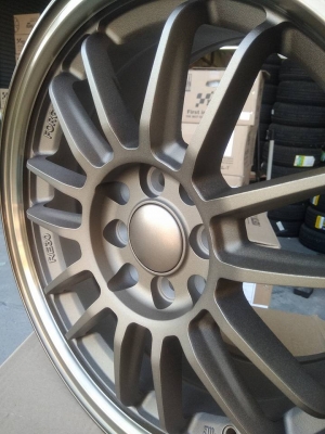 แม็กใหม่ขอบ 15 เพียง 6900 บาท พร้อมยางไทยปี18 10900 บาท พร้อมติดตั้ง