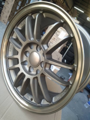 แม็กใหม่ขอบ 15 เพียง 6900 บาท พร้อมยางไทยปี18 10900 บาท พร้อมติดตั้ง