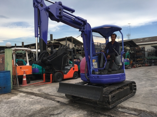 รถขุดเล็ก Komatsu PC30UU-3 สภาพสวยๆเก่านอก สภาพแน่นทั้งคัน  ชั่วโมงน้อย แทรคยางหนา พร้อมลงงาน สนใจติดต่อ Line ID: Kongniwatsiri