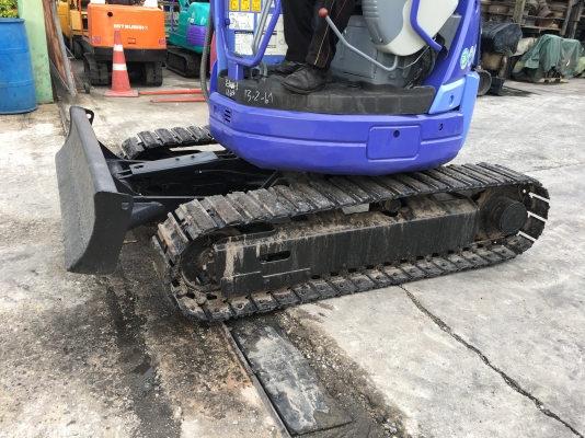 รถขุดเล็ก Komatsu PC30UU-3 สภาพสวยๆเก่านอก สภาพแน่นทั้งคัน  ชั่วโมงน้อย แทรคยางหนา พร้อมลงงาน สนใจติดต่อ Line ID: Kongniwatsiri