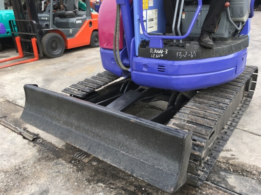 รถขุดเล็ก Komatsu PC30UU-3 สภาพสวยๆเก่านอก สภาพแน่นทั้งคัน  ชั่วโมงน้อย แทรคยางหนา พร้อมลงงาน สนใจติดต่อ Line ID: Kongniwatsiri