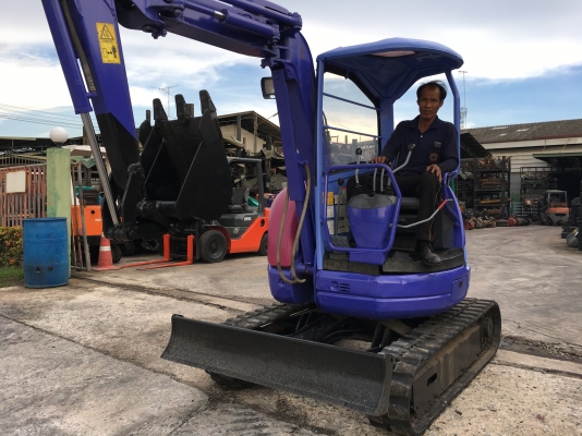 รถขุดเล็ก Komatsu PC20UU-3 สภาพสวยๆเก่านอก สภาพแน่นทั้งคัน  ชั่วโมงน้อย แทรคยางหนา พร้อมลงงาน สนใจติดต่อ Line ID: Kongniwatsiri