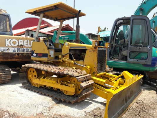 ขายจ้า. รถดัน KOMATSU D20P-6  เก่านอกแท้  เดิมๆๆ  เครื่องปั๊มดี  พร้อมใช้  โทร 089-3818694  ดวงนภา