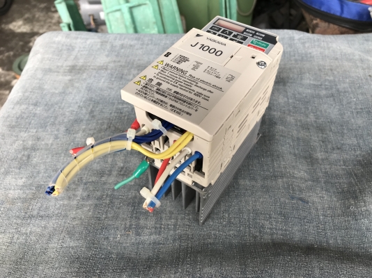ขายอินเวอร์เตอร์ปรับรอบมอเตอร์ Yaskawa 1HP. 200-240V 3สาย made in Japan สภาพสวยมาก ตัดจากตู้ พร้อมใช้งาน ราคา 1,600 บาทพร้อมส่ง
