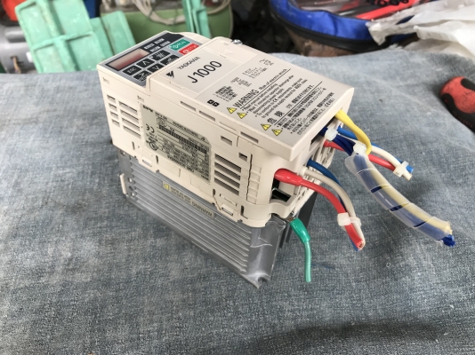 ขายอินเวอร์เตอร์ปรับรอบมอเตอร์ Yaskawa 1HP. 200-240V 3สาย made in Japan สภาพสวยมาก ตัดจากตู้ พร้อมใช้งาน ราคา 1,600 บาทพร้อมส่ง