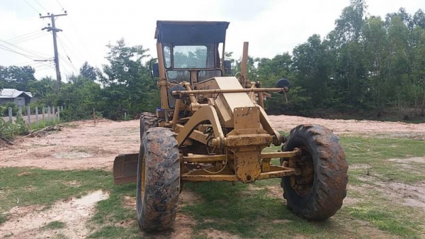 ขาย 999,999 รถเกรด CAT 12 G เครื่องไดเร็คหัวฉีดปากกา เอวอ่อน เล่มทะเบียน เครื่องดี เกียร์แรง เอวแน่น ยางดี รถสวยพร้อมใช้เอกสารพร้อมโอน รถอยู่ ศรีเกษ 090-772-3710 090-772-3708