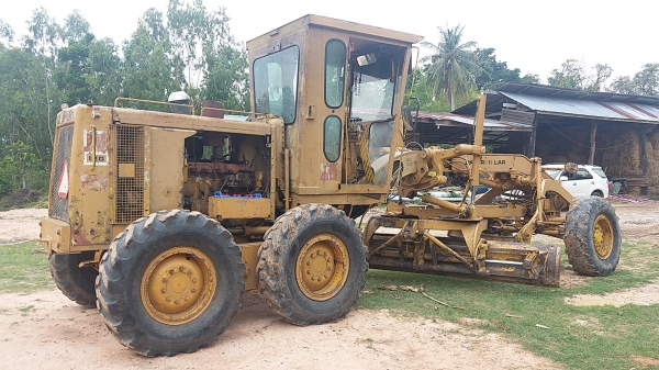 ขาย 999,999 รถเกรด CAT 12 G เครื่องไดเร็คหัวฉีดปากกา เอวอ่อน เล่มทะเบียน เครื่องดี เกียร์แรง เอวแน่น ยางดี รถสวยพร้อมใช้เอกสารพร้อมโอน รถอยู่ ศรีเกษ 090-772-3710 090-772-3708