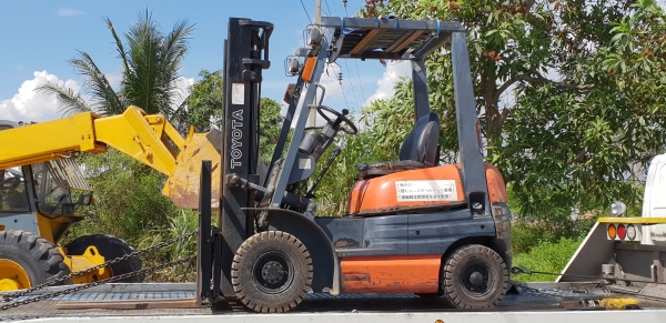 ขายด่วนรถยกTOYOTA6FG15ยก1.5ตันเสาสูง3เมตรยางตันใหม่4เส้นงาสไลด์ได้รถนอกนำเข้ายังไม่เคยใช้งานในเมืองไทยเลย ขายด่วนรถยกTOYOTA6FG15ยก1.5ตันเสาสูง3เมตรยางตันใหม่4เส้นงาสไลด์ได้รถนอกนำเข้ายังไม่เคยใช้งานในเมืองไทยเลย