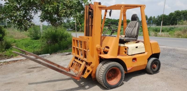 ขายด่วนรถยกดีเซลTOYOTA4FD25ยก2.5ตันเสาสูง3เมตรงากะดกได้ยกจริงได้ถึง2.7ตันรถนอกนำเข้ายังไม่เคยใช้งานในเมืองไทยเลย