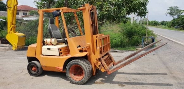 ขายด่วนรถยกดีเซลTOYOTA4FD25ยก2.5ตันเสาสูง3เมตรงากะดกได้ยกจริงได้ถึง2.7ตันรถนอกนำเข้ายังไม่เคยใช้งานในเมืองไทยเลย