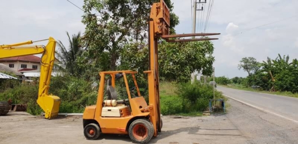 ขายด่วนรถยกดีเซลTOYOTA4FD25ยก2.5ตันเสาสูง3เมตรงากะดกได้ยกจริงได้ถึง2.7ตันรถนอกนำเข้ายังไม่เคยใช้งานในเมืองไทยเลย