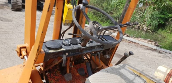 ขายด่วนรถยกดีเซลTOYOTA4FD25ยก2.5ตันเสาสูง3เมตรงากะดกได้ยกจริงได้ถึง2.7ตันรถนอกนำเข้ายังไม่เคยใช้งานในเมืองไทยเลย