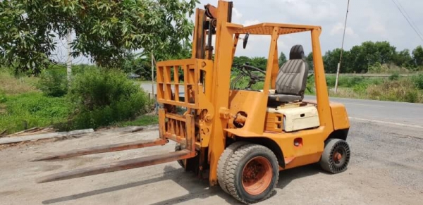 ขายด่วนรถยกดีเซลTOYOTA4FD25ยก2.5ตันเสาสูง3เมตรงากะดกได้ยกจริงได้ถึง2.7ตันรถนอกนำเข้ายังไม่เคยใช้งานในเมืองไทยเลย