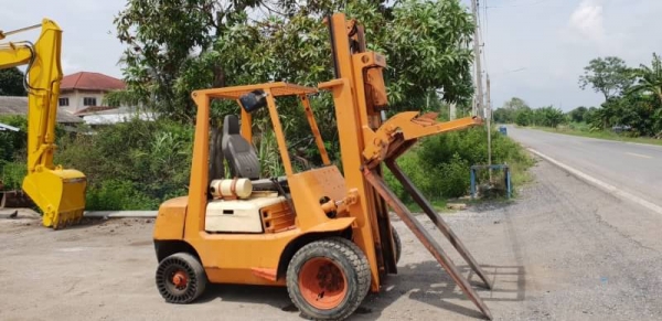 ขายด่วนรถยกดีเซลTOYOTA4FD25ยก2.5ตันเสาสูง3เมตรงากะดกได้ยกจริงได้ถึง2.7ตันรถนอกนำเข้ายังไม่เคยใช้งานในเมืองไทยเลย